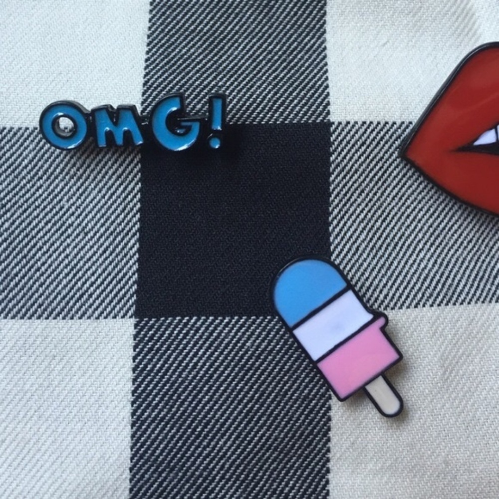 SALE  Enamel Pin Set Lips Kiss Mouth Set of 5 OMG - Picture 3 of 4